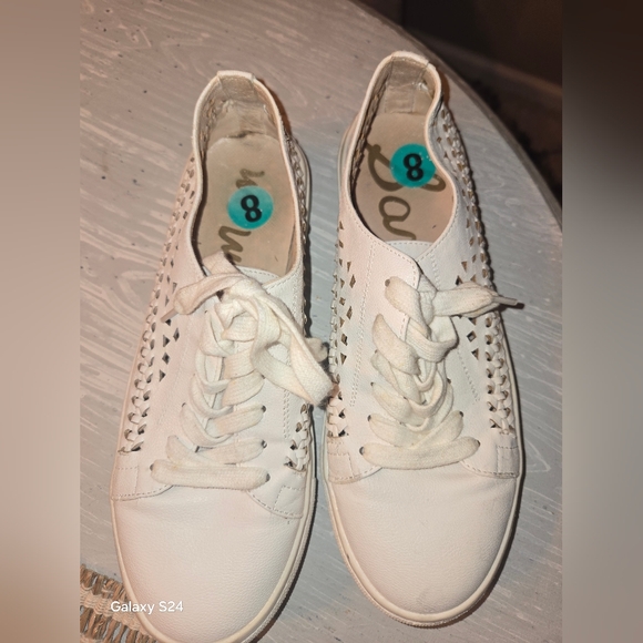 Women's Sz 8 White Casual Sneakers Sam Edelman Leather Lining - Picture 2 of 4